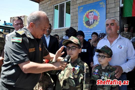 Şəhid Aqil Omarovun “Şücaətə görə” medalı övladlarına təqdim edildi - FOTO