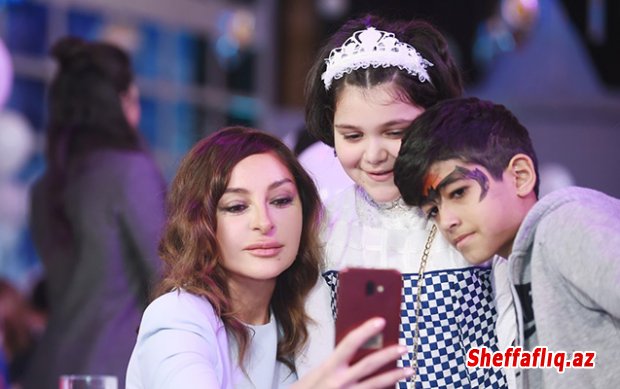 Mehriban Əliyeva uşaqların bayram şənliyində.FOTO/VİDEO