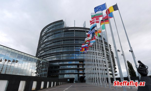 Avropa Parlamentinin binası qarət edilib - 50 deputatın notebooku oğurlanıb