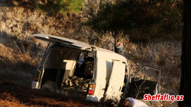 DƏHŞƏTLİ QƏZA:Dərəyə yuvarlanan mikroavtobusdakı 17 sərnişin həlak olub, 3 nəfər isə ağır yaralanıb.