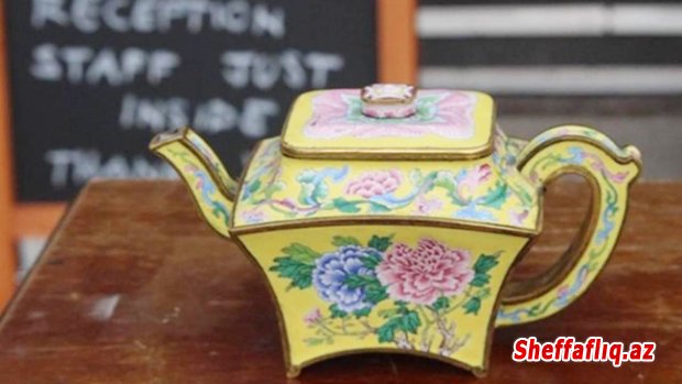 Çinin imperator dövrünün çayniki yarım milyon dollara satılıb