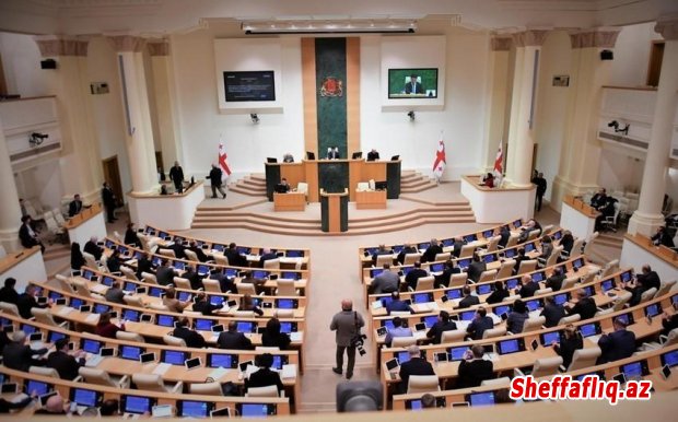 Gürcüstan müxaifəti deputat mandatlarından rəsmən imtina etdi