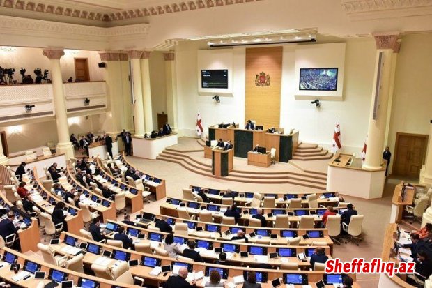 Gürcüstan parlamentinin 60 deputatı öz mandatlarından imtina etmək niyyətindədir
