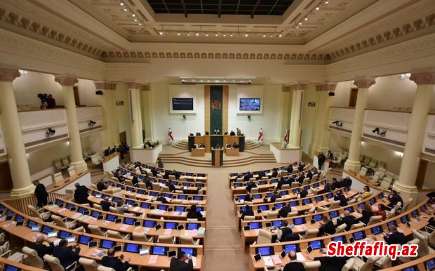 Gürcüstan müxalifəti parlamentdəki səlahiyyətlərini dayandırıb