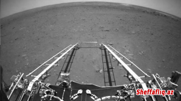 Çin Mars roverinin çəkdiyi ilk fotoları yayımladı