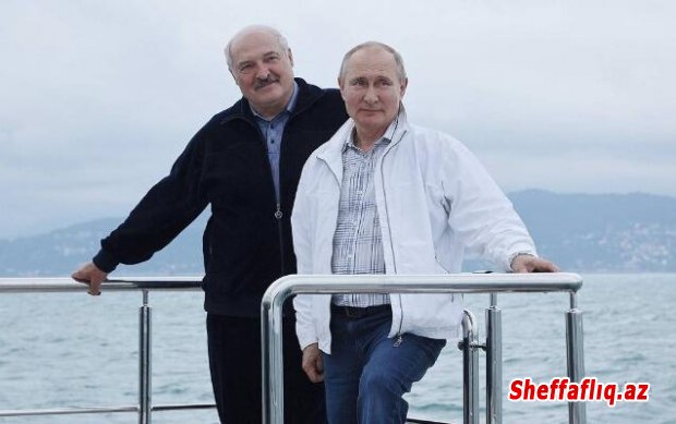 Putin və Lukaşenko dəniz gəzintisində