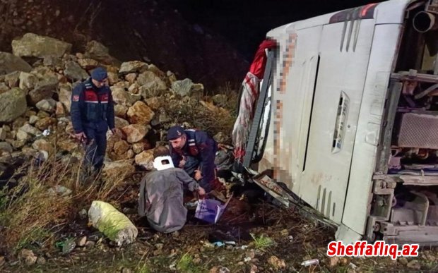 Türkiyənin Aydıncık bölgəsində avtobusun qəzaya uğraması nəticəsində azı 9 nəfər ölüb, 30 nəfər yaralanıb.