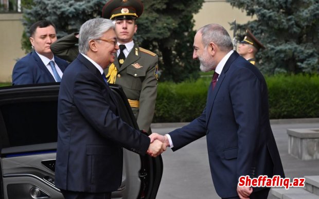 Qazaxıstan Prezidenti Ermənistanın Baş naziri ilə görüşüb