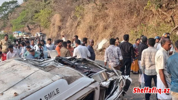 Hindistanda mikroavtobus qəzası nəticəsində doqquz nəfər ölüb