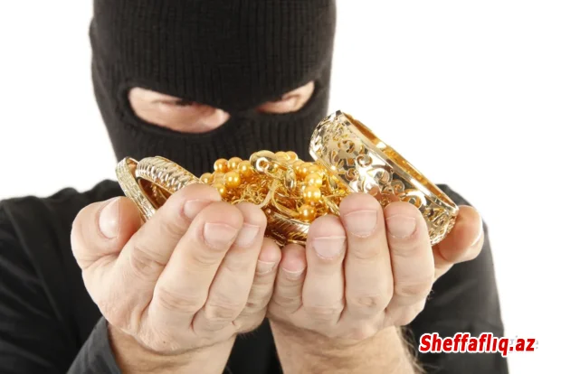 Abşeronda saxta alıcı evdən 5 min manatlıq qızıl oğurlamaqda şübhəli bilinir Abşeronda saxta alıcı evdən 5 min manatlıq qızıl oğurlamaqda şübhəli bilinir