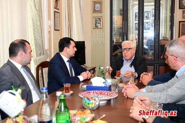 Adil Kərimli Xalq yazıçısı Anarla ədəbi prosesin inkişafını müzakirə edib