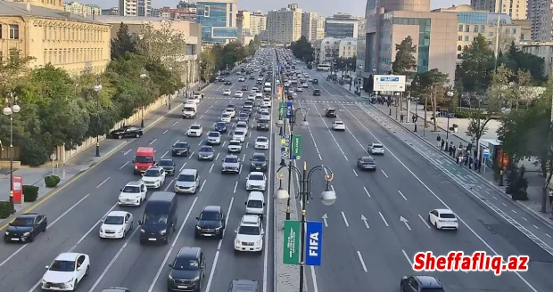 Bakının bəzi yollarında nəqliyyatın sıxlığı yaranıb Bakının bəzi yollarında nəqliyyatın sıxlığı yaranıb