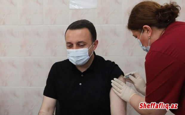 Baş naziri İrakli Qaribaşvili koronavirusa qarşı vaksinin ikinci dozasını vurdurub.
