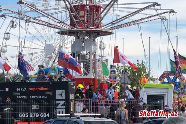 Çexiyada hərəkətdə olan karusel qırılıb: Onlarla xəsarət alan var