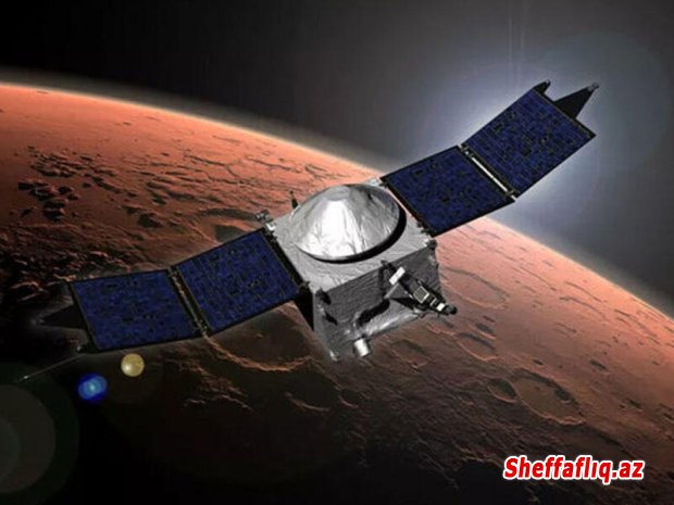 MAVEN orbital aparatı Marsda eyni vaxtda iki növ qütb parıltısı qeydə alıb.