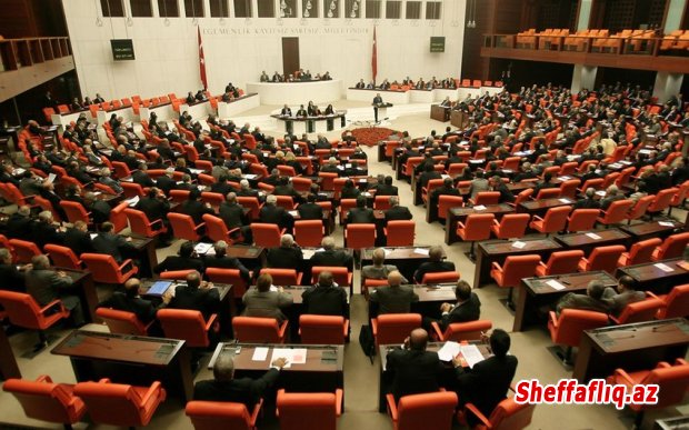 Türkiyə parlamenti fəaliyyətini dayandırıb
