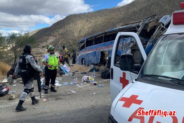 Meksikada avtobus qəzaya uğrayıb, 17 nəfər ölüb