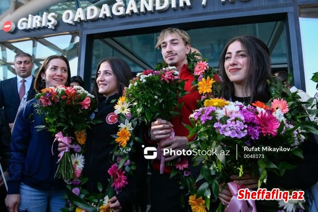 İrəvanda medal qazanmış türkiyəli atletlər “Yaşa, Azərbaycan!” sədaları altında rəqs etdilər - VİDEO