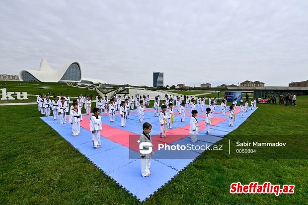 Sərt zərbələr, “uçan” uşaqlar: Bakıda taekvondo dərsləri - FOTOREPORTAJ