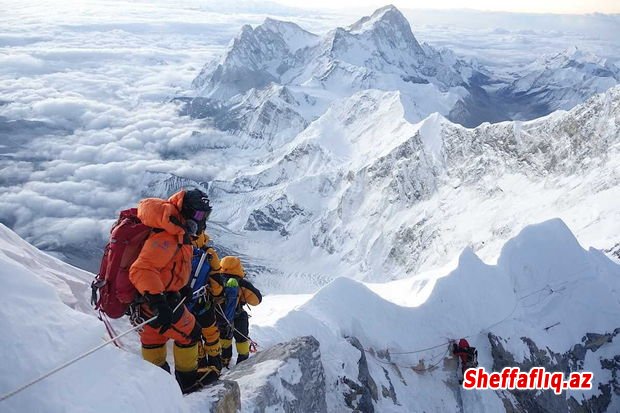 Everestdə bədbəxt hadisə: Bir alpinist ölüb, ikisi itkin düşüb