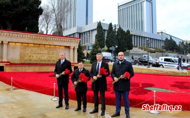 Ukrayna səfiri 20 Yanvar faciəsi qurbanlarının xatirəsini yad edib