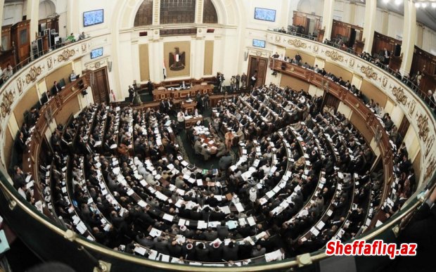 Misir parlamenti yeni hökumətə etimad edir