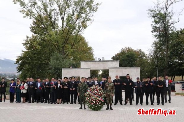 İsmayıllıda 27 sentyabr Anım Günü ilə əlaqədar Şəhidlər Xiyabanı ziyarət edilib.-FOTO