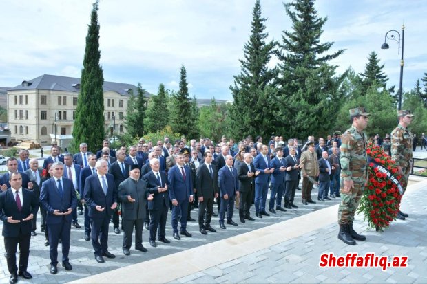 Şamaxda 27 sentyabr Anım Günü ilə əlaqədar Şəhidlər Xiyabanı ziyarət edilib. -FOTO