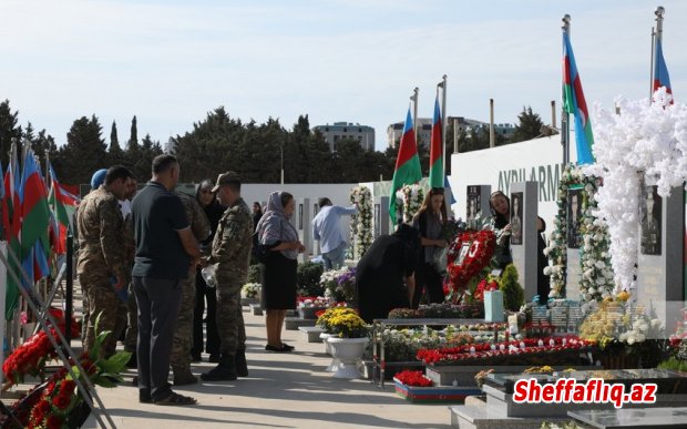 İkinci Şəhidlər Xiyabanında antiterror əməliyyatlarında şəhid olan hərbi qulluqçuların anım tədbiri keçirilib