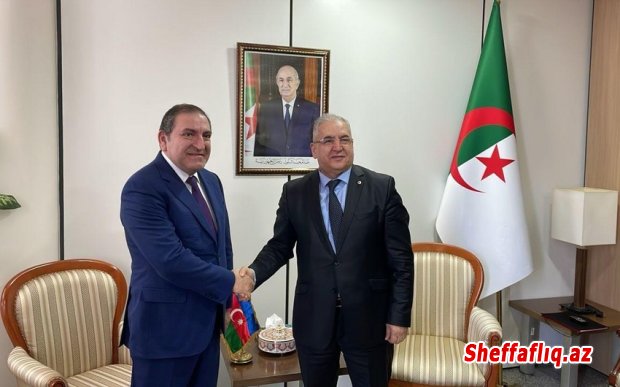 Azərbaycanın Əlcəzairdəki səfiri Tural Rzayev bu ölkənin xarici siyasət idarəsinin Baş katibi Lounes Mokrane ilə görüşüb. Azərbaycanın Əlcəzairdəki səfiri Tural Rzayev bu ölkənin xarici siyasət idarəsinin Baş katibi Lounes Mokrane ilə görüşüb.