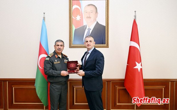 Zakir Həsənov Haluk Bayraktarı medalla təltif edib