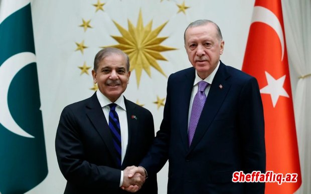 Türkiyə Prezidenti Rəcəb Tayyib Ərdoğan Pakistanın Baş naziri Şahbaz Şərifi qəbul edib. Türkiyə Prezidenti Rəcəb Tayyib Ərdoğan Pakistanın Baş naziri Şahbaz Şərifi qəbul edib.