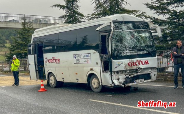 Türkiyənin Uşak şəhərində işçiləri daşıyan avtobus başqa bir avtobusla toqquşub. Türkiyənin Uşak şəhərində işçiləri daşıyan avtobus başqa bir avtobusla toqquşub.