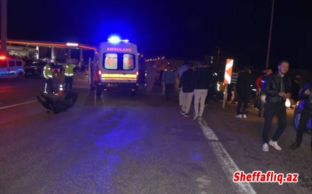 Türkiyədə qəzaya uğrayan avtomobillər piyadalara çırpılıb, yaralananlar var Türkiyədə qəzaya uğrayan avtomobillər piyadalara çırpılıb, yaralananlar var