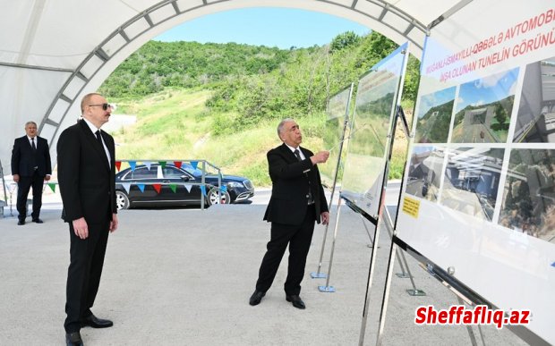 İlham Əliyev Bakı-Qəbələ avtomobil yolunun Muğanlı-İsmayıllı-Qəbələ hissəsində görülən işlərlə tanış olub İlham Əliyev Bakı-Qəbələ avtomobil yolunun Muğanlı-İsmayıllı-Qəbələ hissəsində görülən işlərlə tanış olub