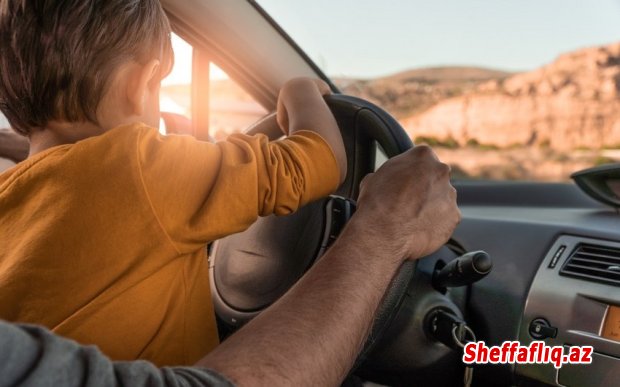 Yol polisi körpə uşaqla avtomobil idarə edən sürücülərə müraciət edib Yol polisi körpə uşaqla avtomobil idarə edən sürücülərə müraciət edib