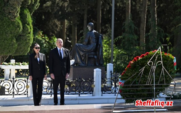 İlham Əliyev və Mehriban Əliyeva Fəxri xiyabanda Ulu Öndər Heydər Əliyevin məzarını ziyarət ediblər İlham Əliyev və Mehriban Əliyeva Fəxri xiyabanda Ulu Öndər Heydər Əliyevin məzarını ziyarət ediblər