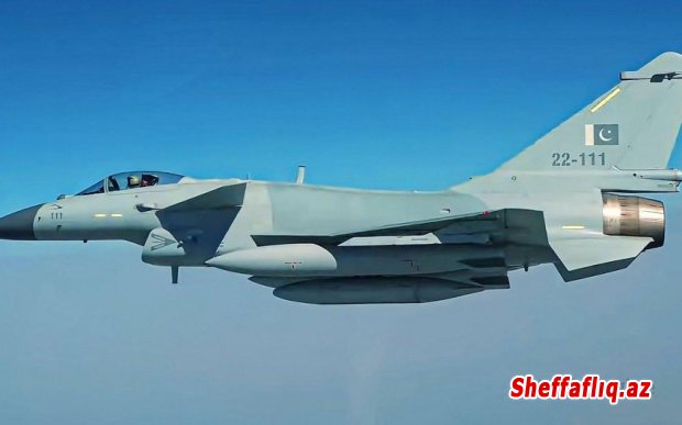 Pakistanın J-10 qırıcısı çərşənbə günü Hindistanın azı iki döyüş təyyarəsini vurub. Pakistanın J-10 qırıcısı çərşənbə günü Hindistanın azı iki döyüş təyyarəsini vurub.