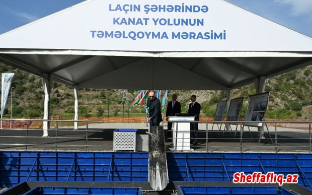 Prezident İlham Əliyev Laçın kanat yolunun təməlini qoyub Prezident İlham Əliyev Laçın kanat yolunun təməlini qoyub