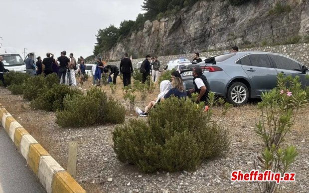 Türkiyədə ağır yol qəzasında 15 nəfər yaralanıb