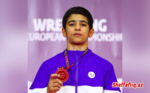 Azərbaycanın daha bir güləşçisi Şimali Makedoniyanın paytaxtı Skopyedə keçirilən U-17 Avropa çempionatında qızıl medal qazanıb.