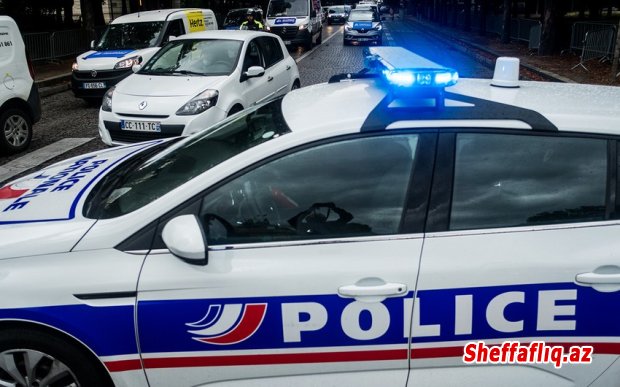 Fransada avtomobil azarkeşlərin üzərinə sürülüb
