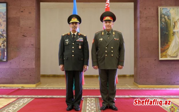 Azərbaycan və Belarus müdafiə nazirləri hərbi əməkdaşlığın dərinləşdirilməsini müzakirə ediblər
