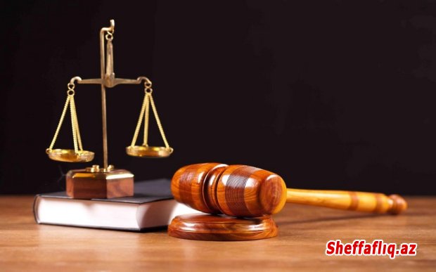 Avtomobili qəsdən aşıraraq sərnişinin ölümünə səbəb olmaqda ittiham edilən şəxsə hökm oxunub
