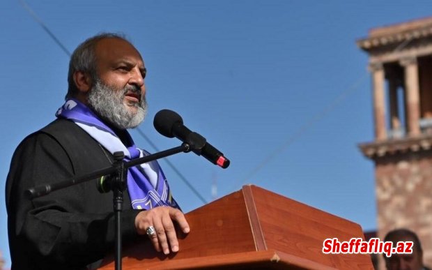 Baqrat Qalstanyanın hakimiyyəti ələ keçirmə cəhdi ilə bağlı səs yazıları dərc edilib