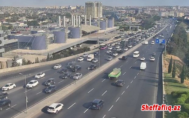 Bakının bəzi yollarında sıxlıq müşahidə olunur Bakının bəzi yollarında sıxlıq müşahidə olunur