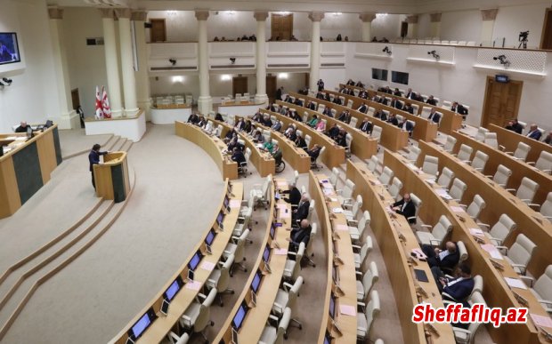 Gürcüstan parlamenti əcnəbilərin yoxlanılması ilə bağlı qanunu sərtləşdirdi Gürcüstan parlamenti əcnəbilərin yoxlanılması ilə bağlı qanunu sərtləşdirdi