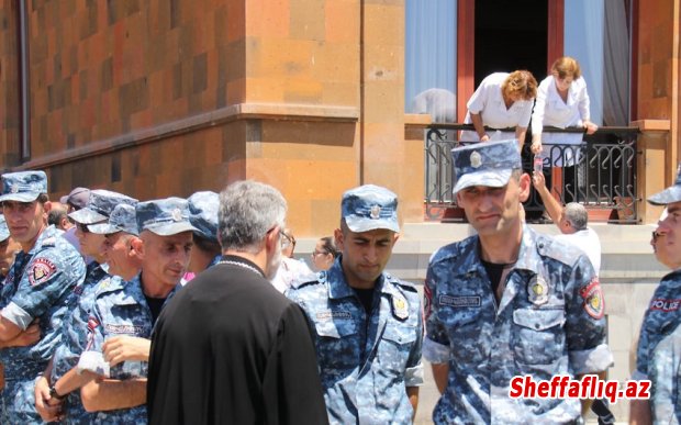 Ermənistan polisi həbs edilmiş din xadimlərinin və onların yaxınlarının əmlaklarını araşdırır Ermənistan polisi həbs edilmiş din xadimlərinin və onların yaxınlarının əmlaklarını araşdırır