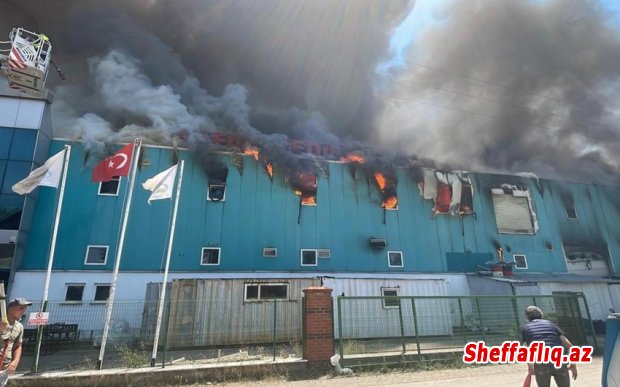 Türkiyədə tibbi avadanlıq istehsal edən fabrik yanır Türkiyədə tibbi avadanlıq istehsal edən fabrik yanır