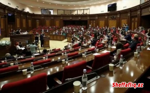 Ermənistanda naməlum şəxslər parlamentdə deputatlara hücum ediblər